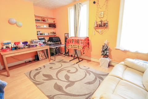 44 County Road, Swindon, SN1 2EW