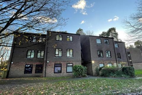 2 bedroom flat to rent, Dawsmere Close, Camberley GU15