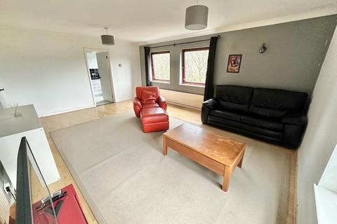 2 bedroom flat to rent, Dawsmere Close, Camberley GU15