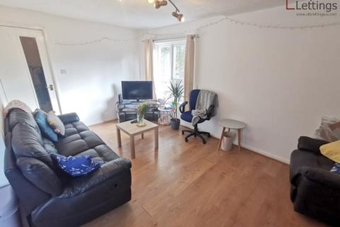 3 bedroom flat to rent, North Sherwood Street