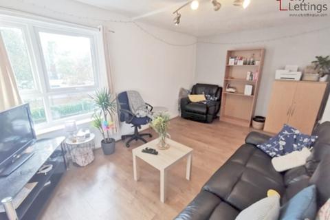 3 bedroom flat to rent, North Sherwood Street