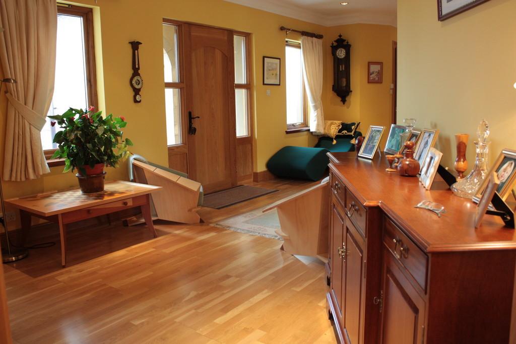 Castleview Lane, Murieston 4 bed detached house £1,950 pcm (£450 pw)