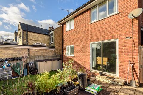 4 Redwood Way, Barnet, EN5 2RT