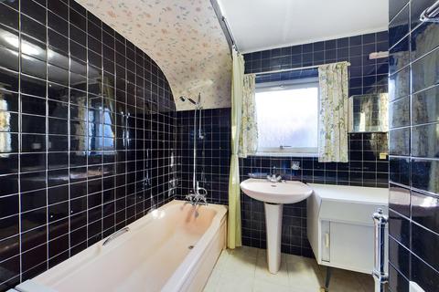 25 Warren Road, Ickenham, Uxbridge, UB10 8AA