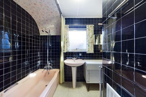 25 Warren Road, Ickenham, Uxbridge, UB10 8AA