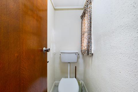 25 Warren Road, Ickenham, Uxbridge, UB10 8AA