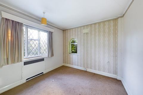 25 Warren Road, Ickenham, Uxbridge, UB10 8AA