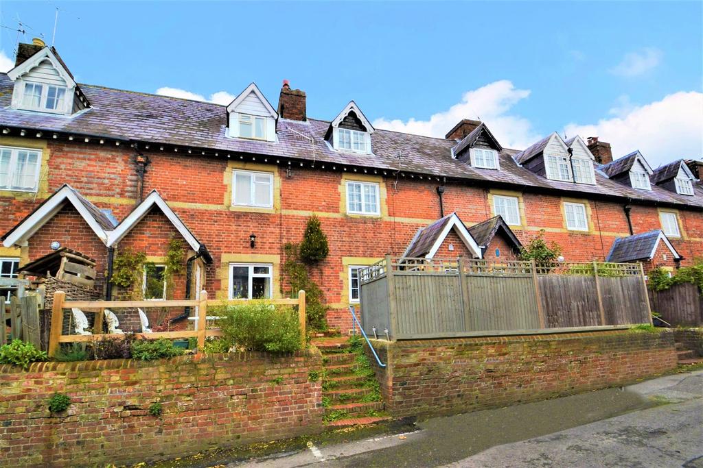 Arundel, West Sussex, BN18 3 bed townhouse £2,100 pcm (£485 pw)