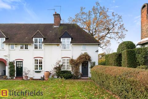 89 Willifield Way, London, NW11 6YH