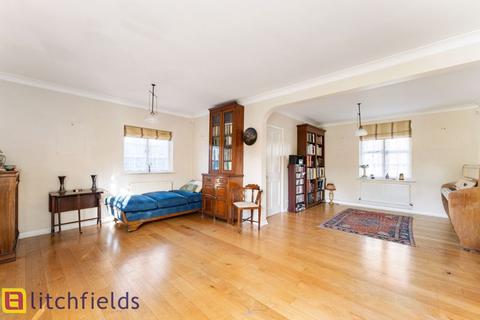 89 Willifield Way, London, NW11 6YH
