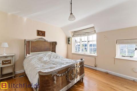 89 Willifield Way, London, NW11 6YH