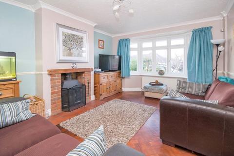 4 bedroom semi-detached house to rent, Rushington