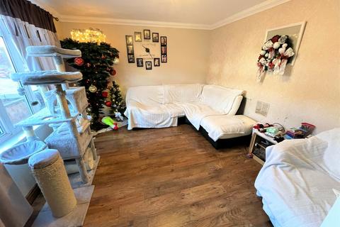 28 Montgomery Crescent, Romford, RM3 7UJ