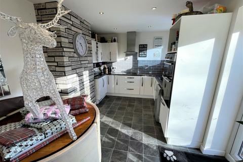 28 Montgomery Crescent, Romford, RM3 7UJ