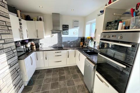 28 Montgomery Crescent, Romford, RM3 7UJ