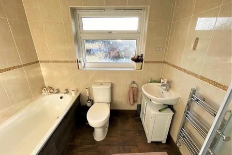 28 Montgomery Crescent, Romford, RM3 7UJ