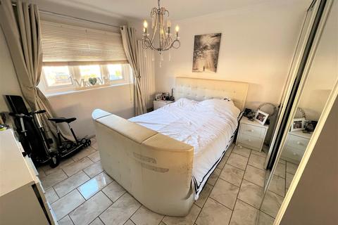 28 Montgomery Crescent, Romford, RM3 7UJ