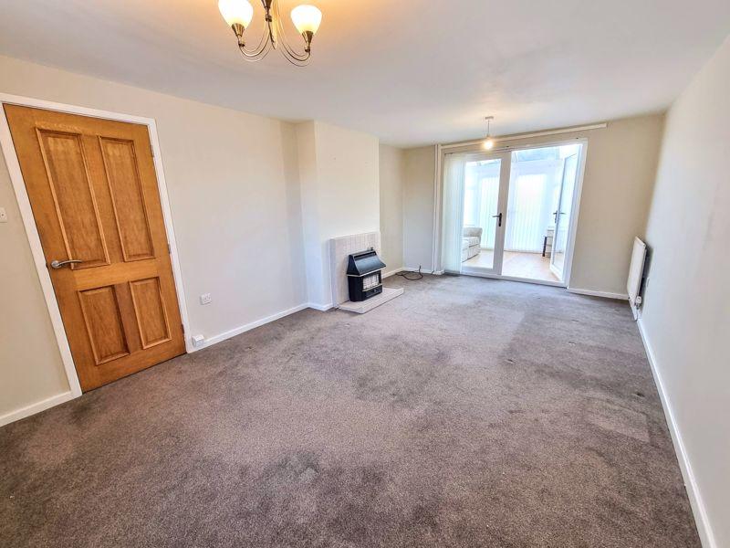 Levens Drive, Carlisle 2 bed semidetached house £575 pcm (£133 pw)