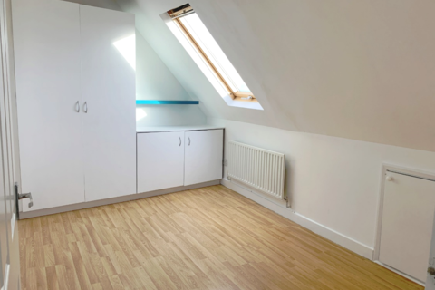 1 bedroom flat for sale - The Triangle, Kingston upon Thames, KT1