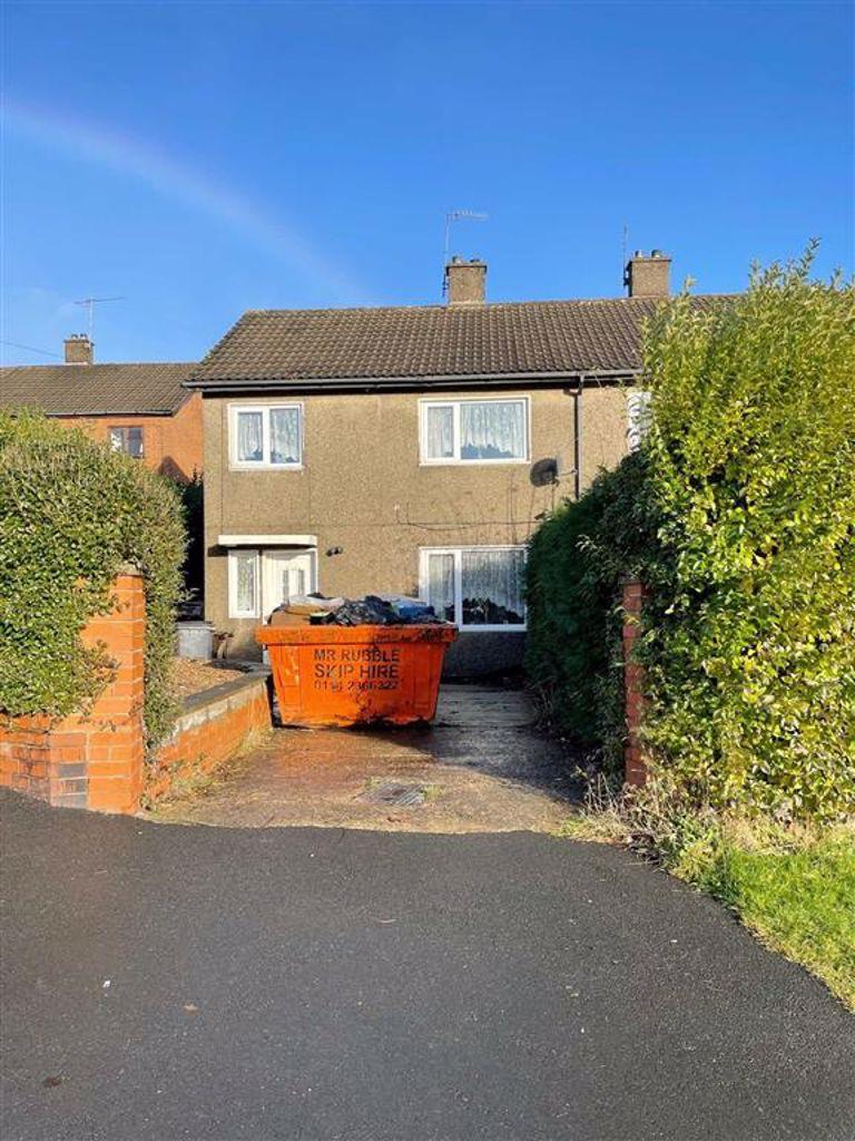 Marsh Avenue, Dronfield, S18 3 bed semidetached house £110,000