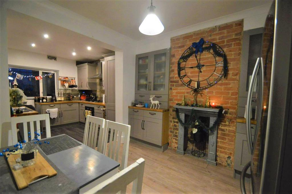 Woodside Road, Hockley 3 bed bungalow £650,000