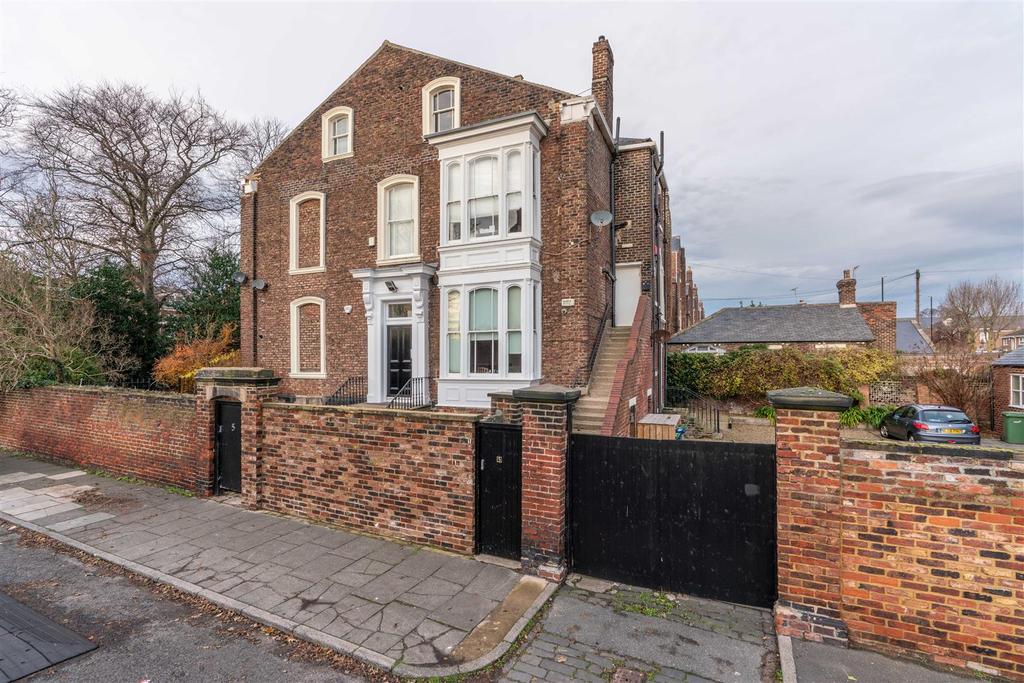 Gray Road, Hendon, Sunderland 2 bed flat £575 pcm (£133 pw)