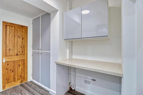 105 Broadway, Horsforth, Leeds, LS18 4HL