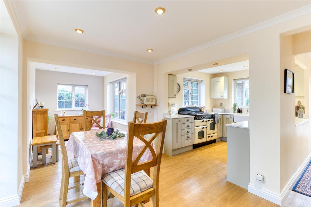 Kent Drive, Hinckley 3 bed detached house £349,950