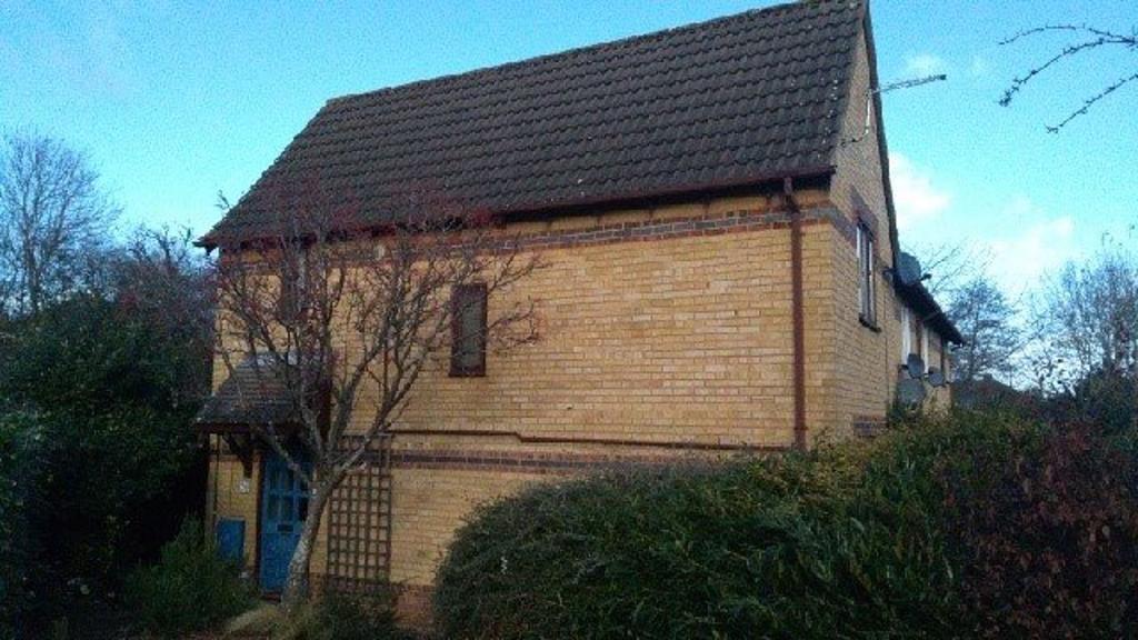 Thompson Way Kettering 2 bed house £750 pcm (£173 pw)