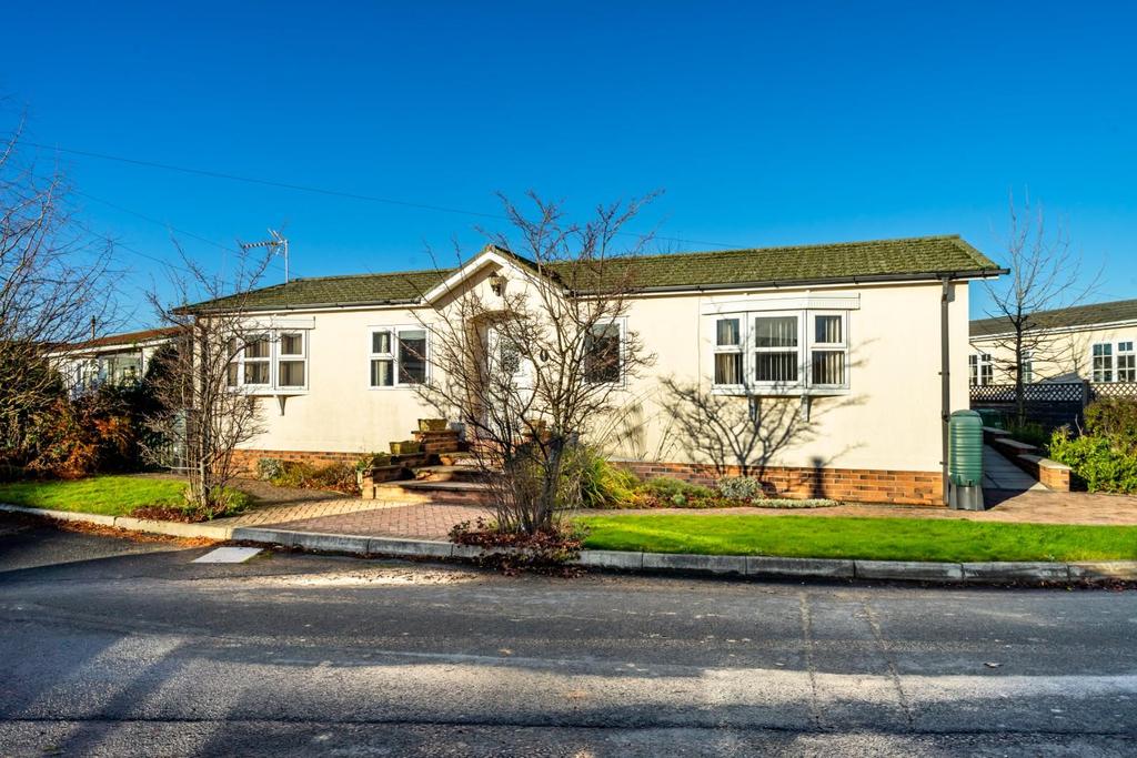 Oak Avenue, Acaster Malbis, York 3 bed detached bungalow £160,000