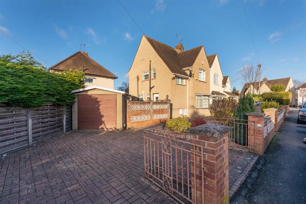 St. Crescent, Slough 3 bed semidetached house £399,950
