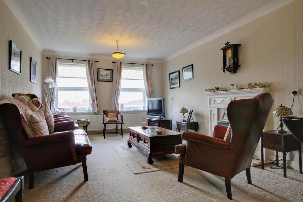 Tudor court Beverley Road, Willerby, Hull 2 bed apartment for sale £