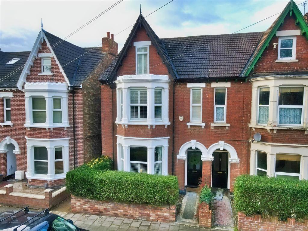 Foster Hill Road, Bedford 5 bed semidetached house £650,000