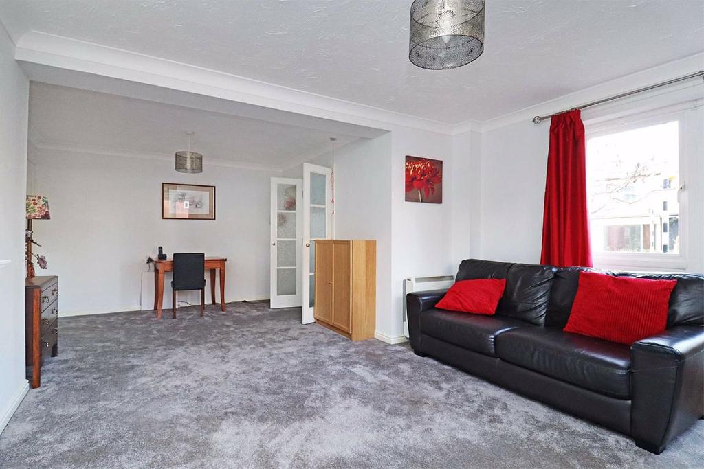 Howard Court, Timperley, Cheshire 2 bed retirement property £170,000