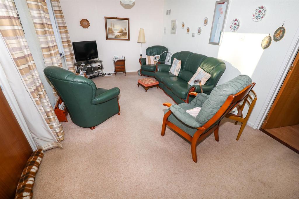 Cluny Place, Glenrothes 2 bed terraced house £77,995