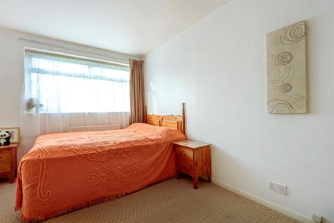 42 Curtis Road, Epsom, KT19 0LQ