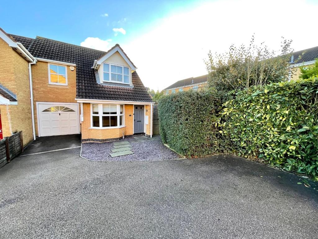 Tewkesbury Close, Buckingham Fields, Northampton, NN4 3 bed terraced