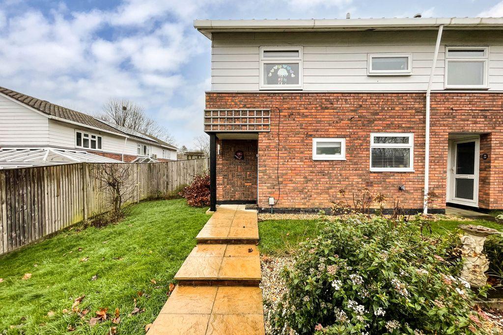 Novello Close, Basingstoke RG22 4LF 3 bed end of terrace house £325,000