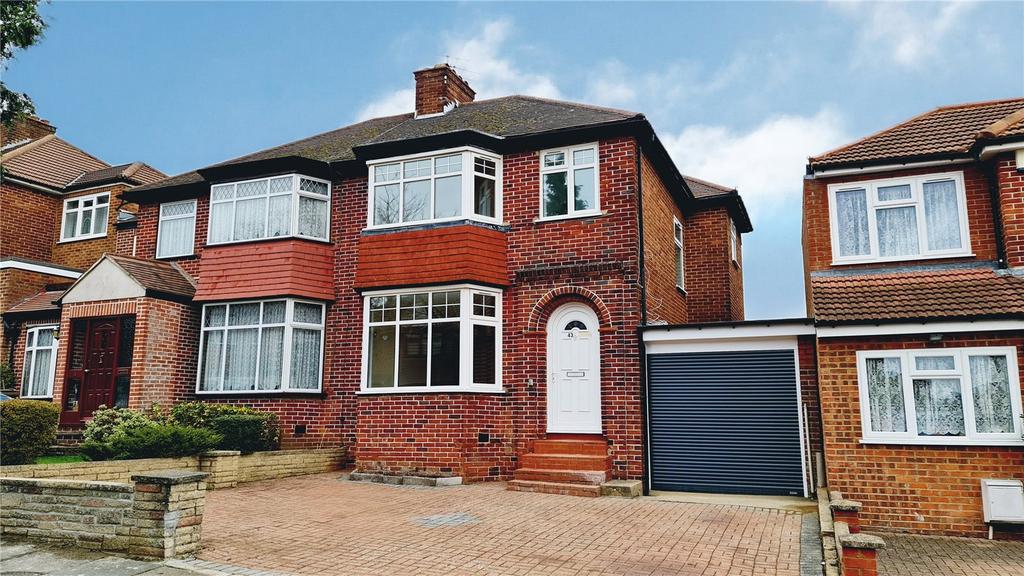Lyon Meade, Stanmore, Middlesex, HA7 3 bed semidetached house £1,850