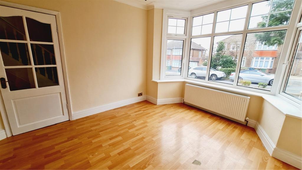Lyon Meade, Stanmore, Middlesex, HA7 3 bed semidetached house £1,850