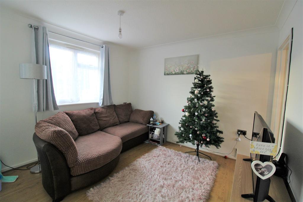 Collingwood Close, Peacehaven, BN10 2 bed flat - £1,150 pcm (£265 pw)