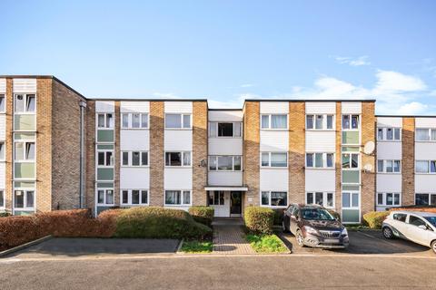 62 Byron Close, Walton-on-thames, KT12 3RN