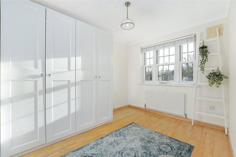 3 bedroom apartment to rent, Usk Road, London, SW11