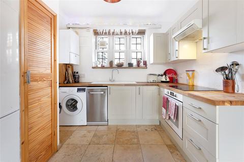 3 bedroom apartment to rent, Usk Road, London, SW11