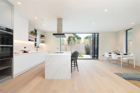 12 High Cedar Drive, London, SW20 0NU