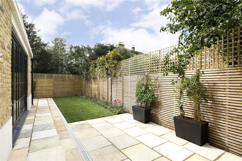 12 High Cedar Drive, London, SW20 0NU