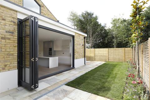 12 High Cedar Drive, London, SW20 0NU