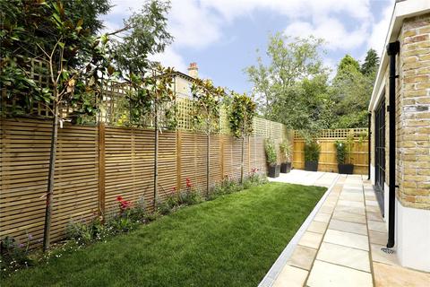 12 High Cedar Drive, London, SW20 0NU