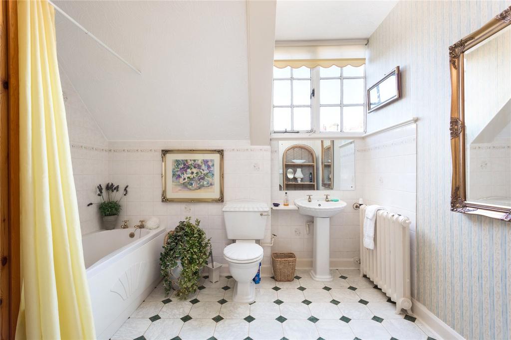 Apt 7 Bathroom