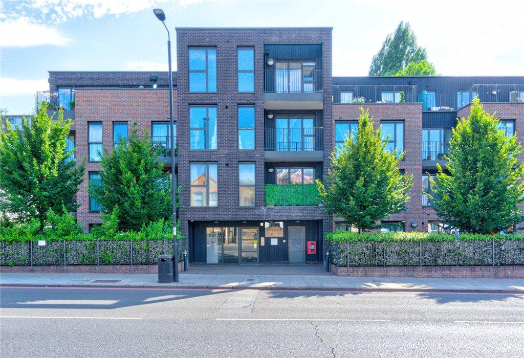 Egleton House, Roehampton Lane 1 bed apartment - £350,000